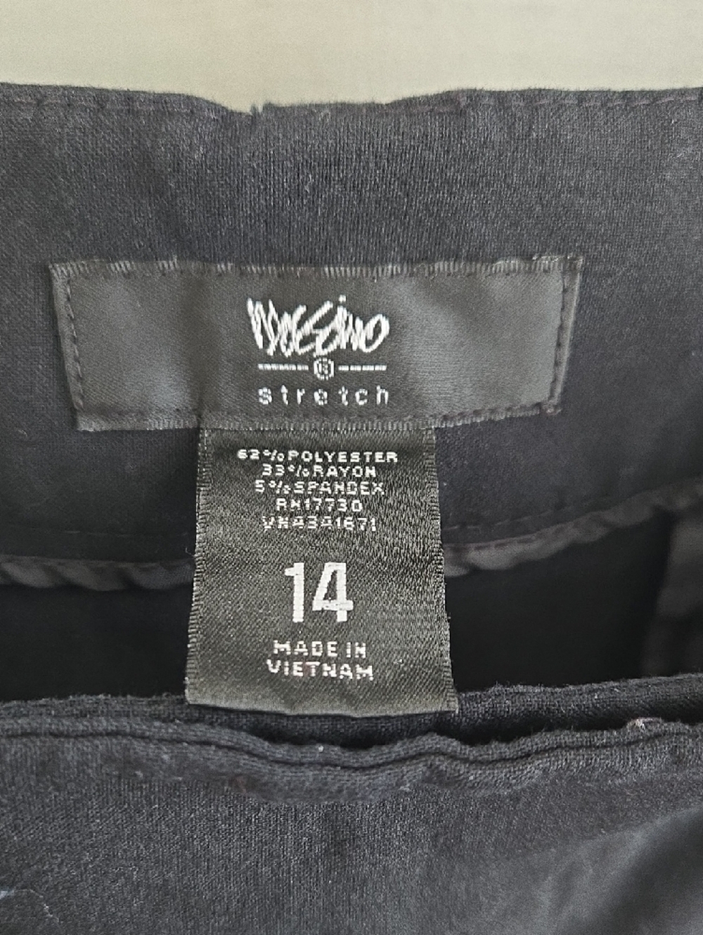 Mossimo Supply Co. Black Cropped Capri Pants - Picture 2 of 8
